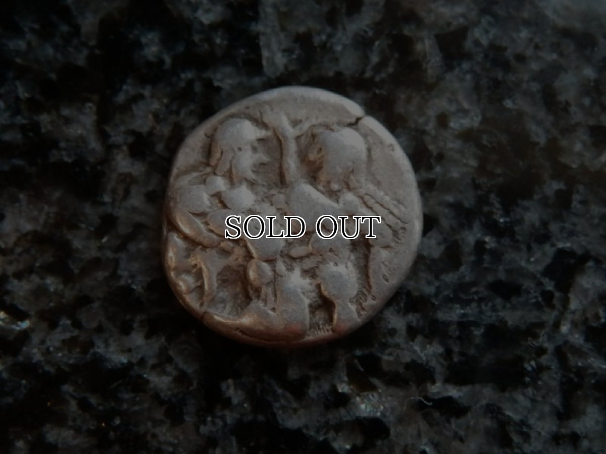 画像3: 古代ギリシャコイン(額装付き)　トラキア地域　タソス島　前５００－前４８０年　ドラクマ銀貨　マイナスを抱くサテュロス (3)