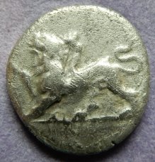 画像7: 古代ギリシャコイン(額装付き)　シキオン　半ドラクマ銀貨　前３３０－前３００年　幻獣キマイラ　ハト (7)