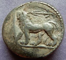 画像3: 古代ギリシャコイン　バビロン　前３２８－前２８０年　テトラドラクマ銀貨　バール神　ライオンの全身像　アレクサンドロス大王の征服後の銀貨 (3)