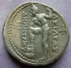画像3: 古代ギリシャコイン　マケドニア王国　アンティゴノス朝マケドニア　デメトリオス１世　テトラドラクマ銀貨　前２９０－前２８９年　牛角をつけたデメトリオス１世肖像　岩に足を置くポセイドン (3)
