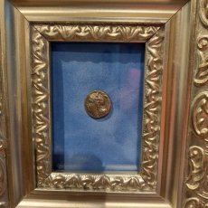 画像3: 古代ギリシャコイン(額装付き)　イタリア・カラブリア州タラス　ドラクマ銀貨　前２８１－前２７２年　スキュラの装飾兜のアテナ神　雷霆に乗るフクロウ (3)