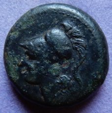 画像2: 古代ギリシャコイン　カンパニア地方　カレス　銅貨　前２６８年以降　コリントス式兜のアテナ神　鶏 (2)