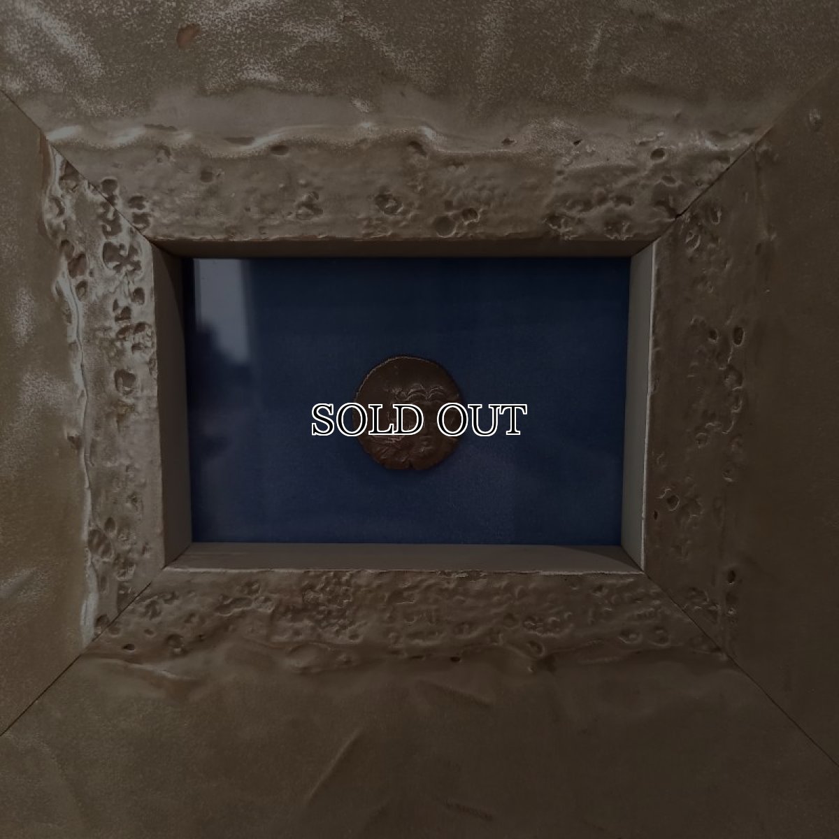 画像3: 古代ギリシャコイン(額装付き)　カリア地方　ミラーサ　ドラクマ銀貨　前１７０－前１３０年　太陽神ヘリオスと鳥　横から見たバラの花 (3)