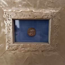 画像3: 古代ギリシャコイン(額装付き)　カリア地方　ミラーサ　ドラクマ銀貨　前１７０－前１３０年　太陽神ヘリオスと鳥　横から見たバラの花 (3)