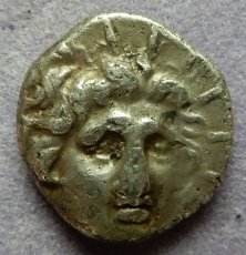 画像7: 古代ギリシャコイン(額装付き)　カリア地方　ロードス島　半ドラクマ銀貨　前１７０－前１５０年　太陽神ヘリオス　薔薇 (7)