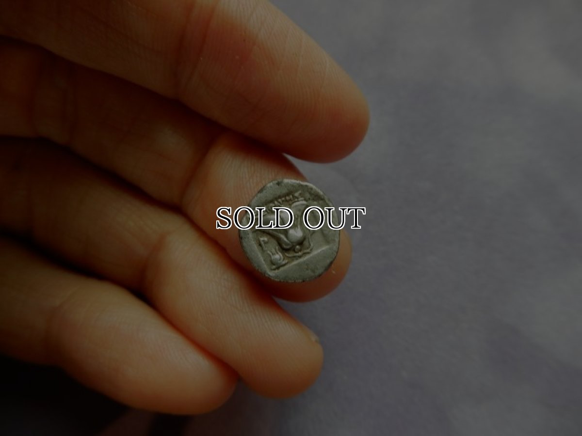 画像9: 古代ギリシャコイン(額装付き)　カリア地方　ロードス島　半ドラクマ銀貨　前１７０－前１５０年　太陽神ヘリオス　薔薇 (9)