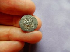 画像9: 古代ギリシャコイン(額付き)　カリア地方　ロードス島　半ドラクマ銀貨　前１７０－前１５０年　太陽神ヘリオス　薔薇 (9)