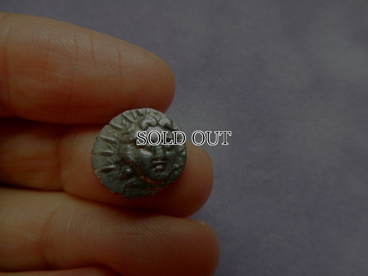 画像10: 古代ギリシャコイン(額付き)　カリア地方　ロードス島　半ドラクマ銀貨　前１７０－前１５０年　太陽神ヘリオス　薔薇 (10)