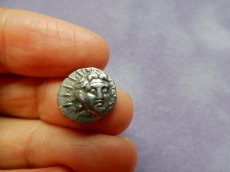画像10: 古代ギリシャコイン(額付き)　カリア地方　ロードス島　半ドラクマ銀貨　前１７０－前１５０年　太陽神ヘリオス　薔薇 (10)