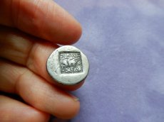 画像4: 古代ギリシャコイン　カリア地方ロードス島　ドラクマ銀貨　前１６７－前８８年　エーゲ海の薔薇の島、ロードス島のヘリオスと薔薇の銀貨  (4)