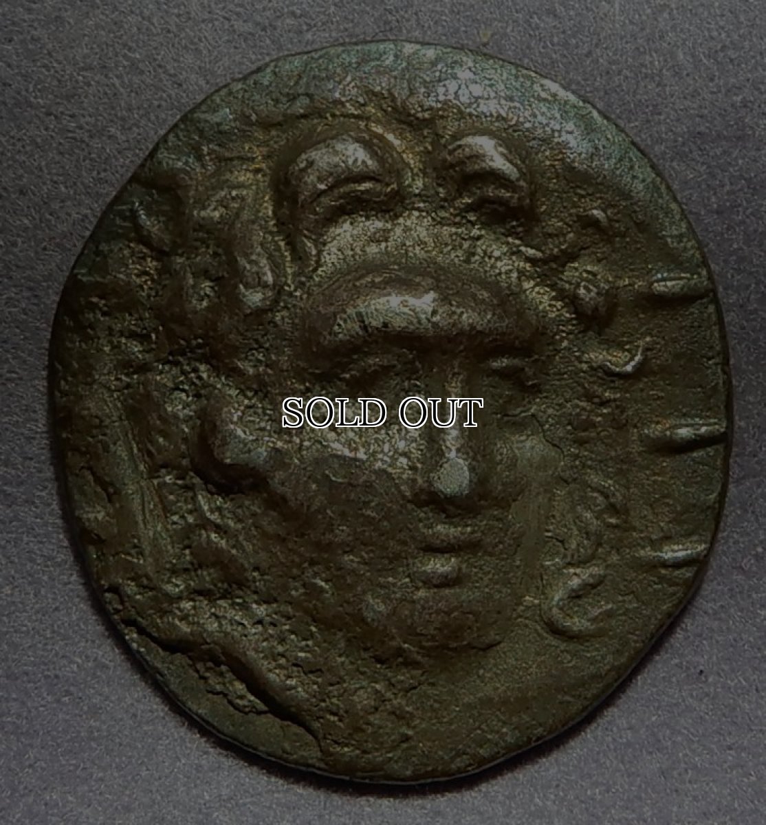 画像3: 古代ギリシャコイン(額付き)　カリア地方　ロードス島　前８８－前４３年　ドラクマ銀貨　太陽神ヘリオス　上から見たバラの花 (3)