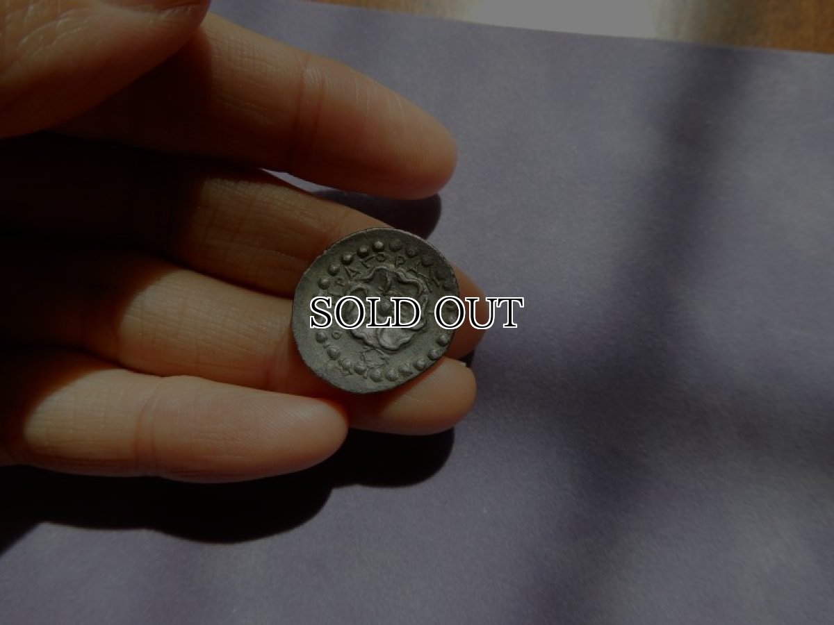 画像5: 古代ギリシャコイン(額付き)　カリア地方　ロードス島　前８８－前４３年　ドラクマ銀貨　太陽神ヘリオス　上から見たバラの花 (5)