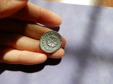 画像5: 古代ギリシャコイン(額付き)　カリア地方　ロードス島　前８８－前４３年　ドラクマ銀貨　太陽神ヘリオス　上から見たバラの花 (5)