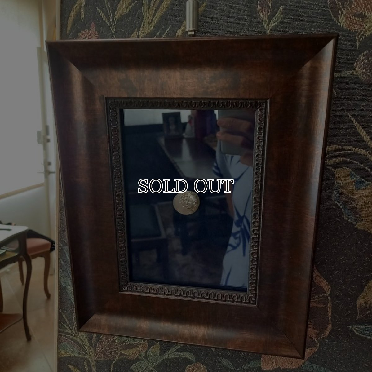 画像2: 古代ギリシャコイン(額装付き)　カリア地方　ロードス島　前８８－前４３年　ドラクマ銀貨　太陽神ヘリオス　上から見たバラの花 (2)