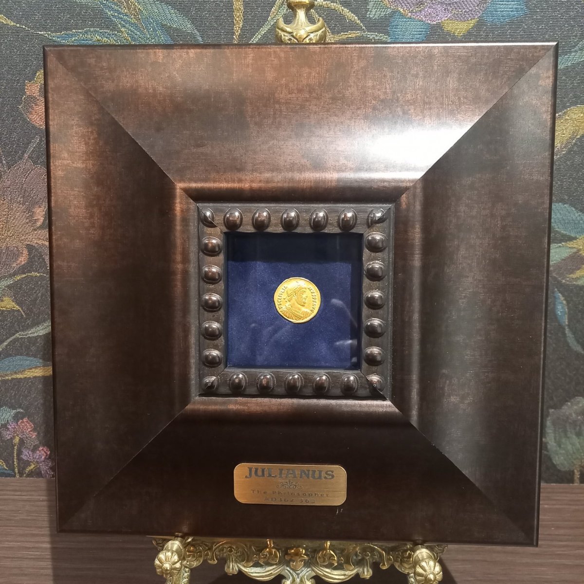 画像2: 古代ローマコイン(額付き)　帝政期　ユリアヌス　362-363年　ソリドゥス金貨　ユリアヌス肖像　ウィルトゥス神 (2)