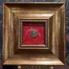 画像3: 古代ローマコイン(額付き)　帝政期　アウグストゥス　前15年　アス銅貨　アウグストゥス肖像　金・銀・銅を扱う貨幣発行３人委員の銘　アウグストゥス、ローマでの銅貨発行を再開　 (3)