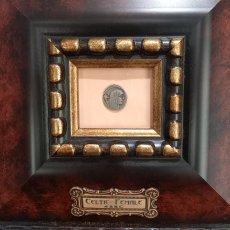 画像6: 古代ローマコイン(額付き)　共和政終焉期　前４８年　ホスティリウス・サセルナ　デナリウス銀貨　ガリア女性肖像　アルテミス神と雄鹿　カエサルのガリア征服を称えたコイン (6)