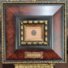 画像3: 古代ローマコイン(額付き)　共和政終焉期　前４８年　ホスティリウス・サセルナ　デナリウス銀貨　ガリア女性肖像　アルテミス神と雄鹿　カエサルのガリア征服を称えたコイン (3)