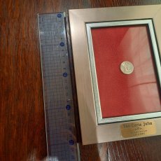 画像7: 古代ローマコイン(額付き)　共和政期終焉、帝政期前夜　前３０－前２９年　オクタウィアヌス　デナリウス銀貨　オクタウィアヌス肖像　クリア・ユリアの外観図　クリア・ユリア(元老院議事堂)落成のコイン (7)