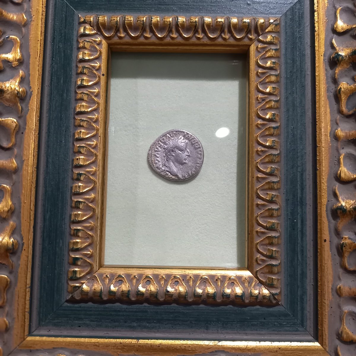 画像4: 古代ローマコイン(額付き)　帝政期　ティベリウス　１５－３７年　デナリウス銀貨　ティベリウス肖像　「カエサルのものはカエサルに」のコイン (4)