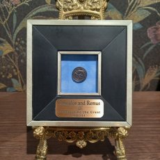 画像3: 古代ローマコイン(額付き)　帝政期　コンスタンティヌス　331年　銅貨　ローマ神肖像　ロムルスとレムス (3)